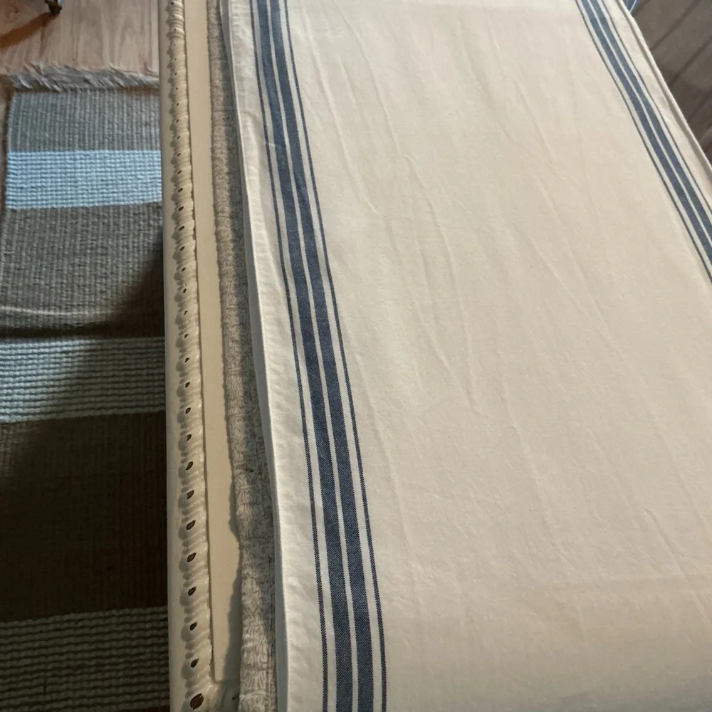 Williams Sonoma Crisp White Runner 108”/16”
